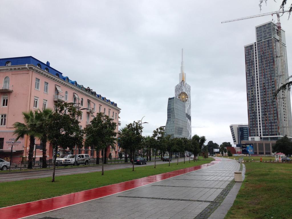 Apartment Gamarjoba Batumi Exteriör bild